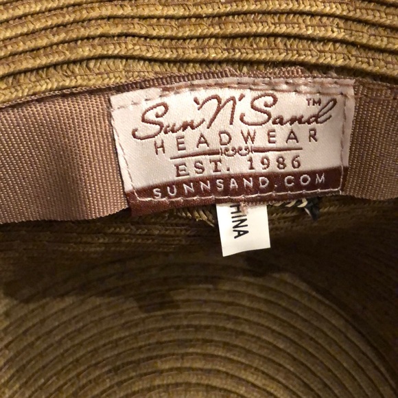 NWOT! Sun and sand beach hat - Picture 6 of 6